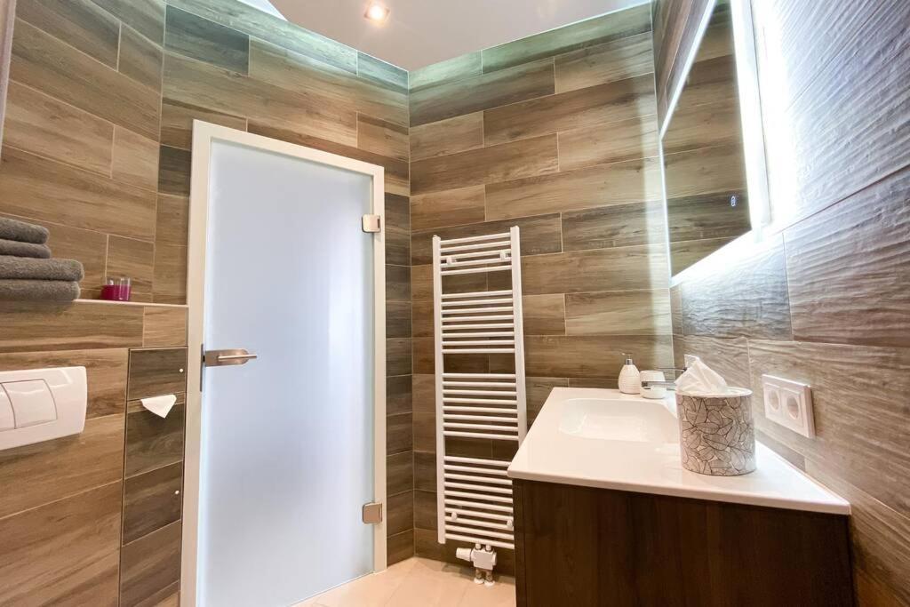 Luxus-Apartment In Leipzig Mit Privat-Parkplatz ภายนอก รูปภาพ